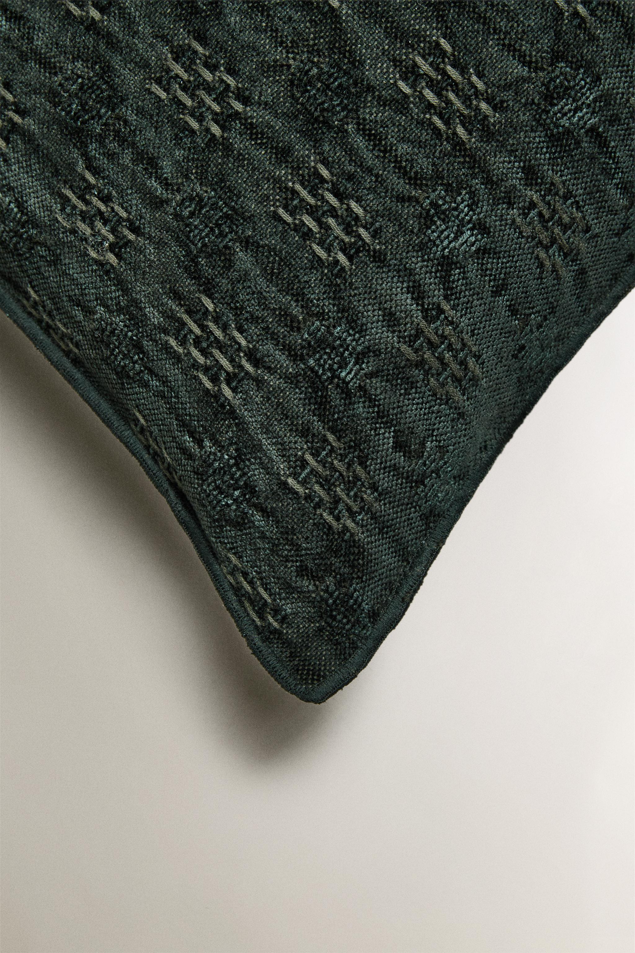 VELVET JACQUARD CHRISTMAS THROW PILLOW COVER